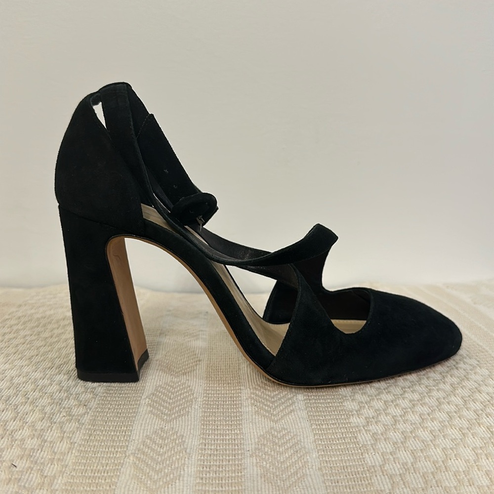 Alexandre Birman Florence Crisscross Suede Heel